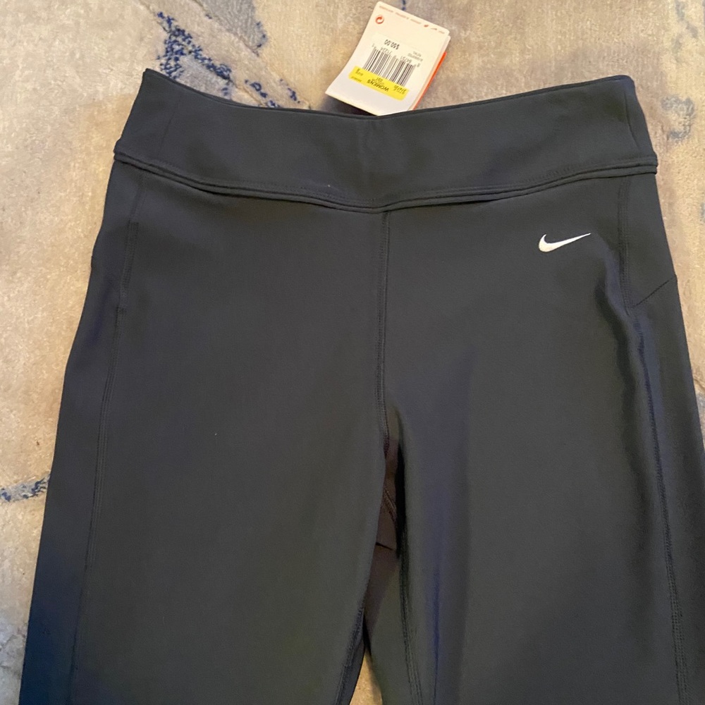 Nike Dri-Fit Wide Leg Crop Pants - Picture 2 of 4